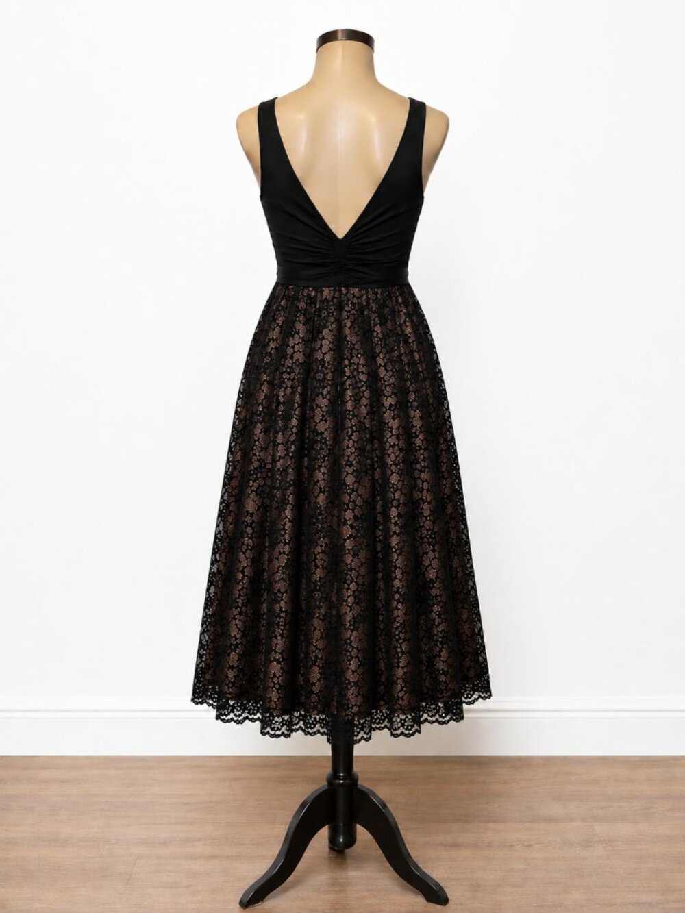 Jones Wear Black Lace Sheath Dress – Size 10 - Picture 2 of 5